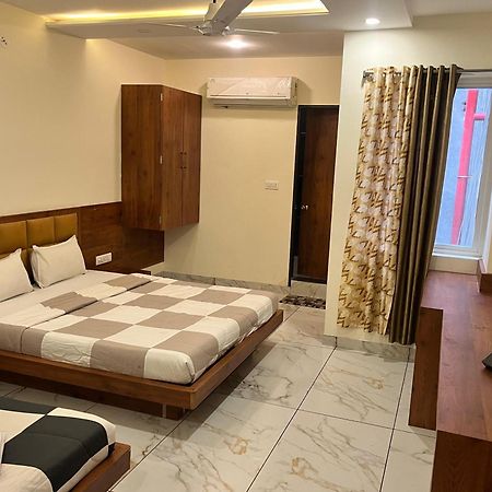 Hotel Prakasham Удджайн Экстерьер фото