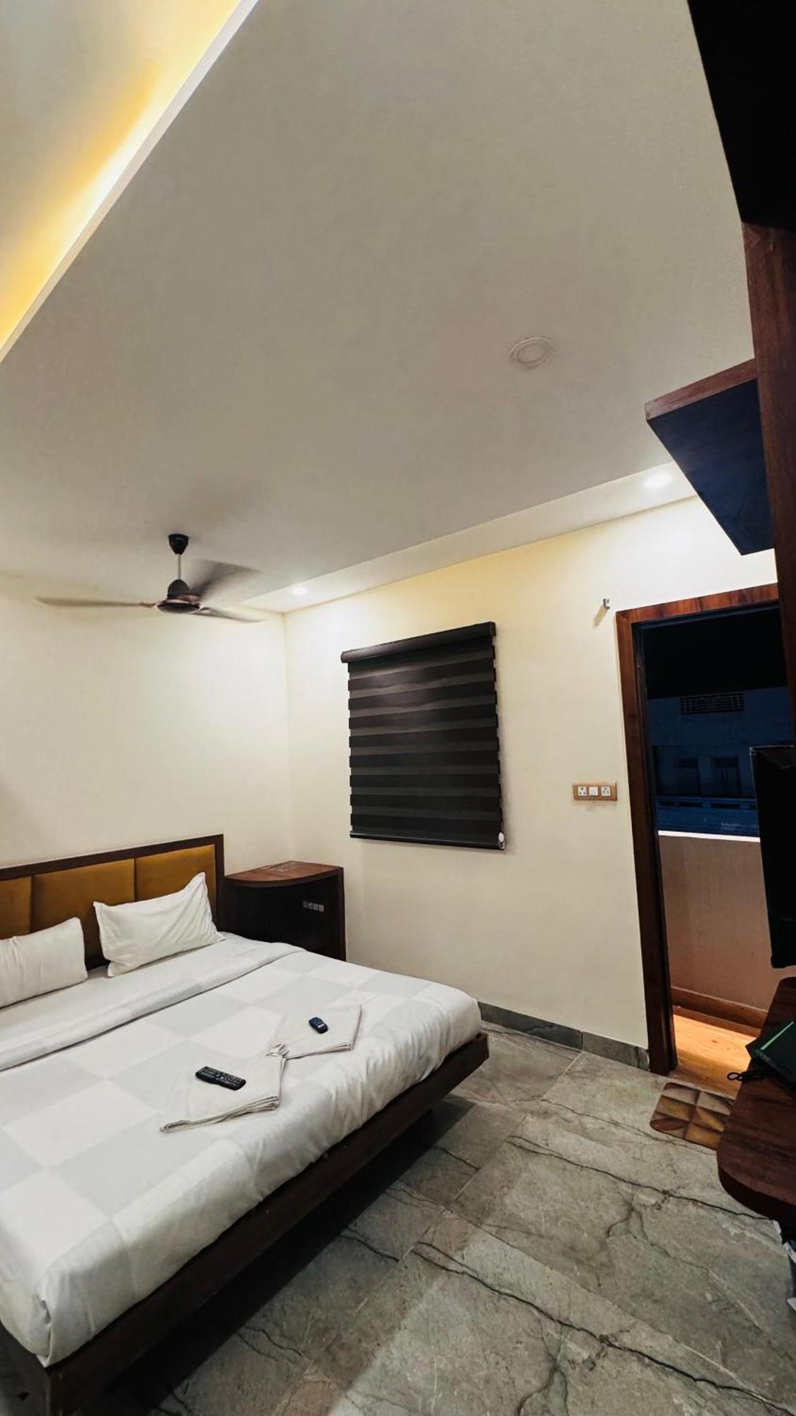 Hotel Prakasham Удджайн Экстерьер фото