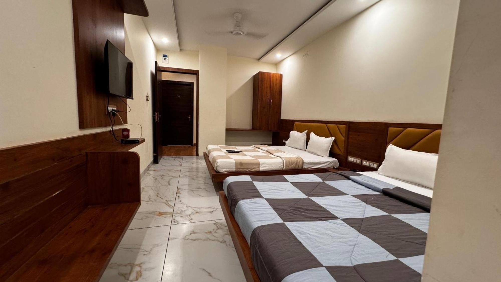 Hotel Prakasham Удджайн Экстерьер фото
