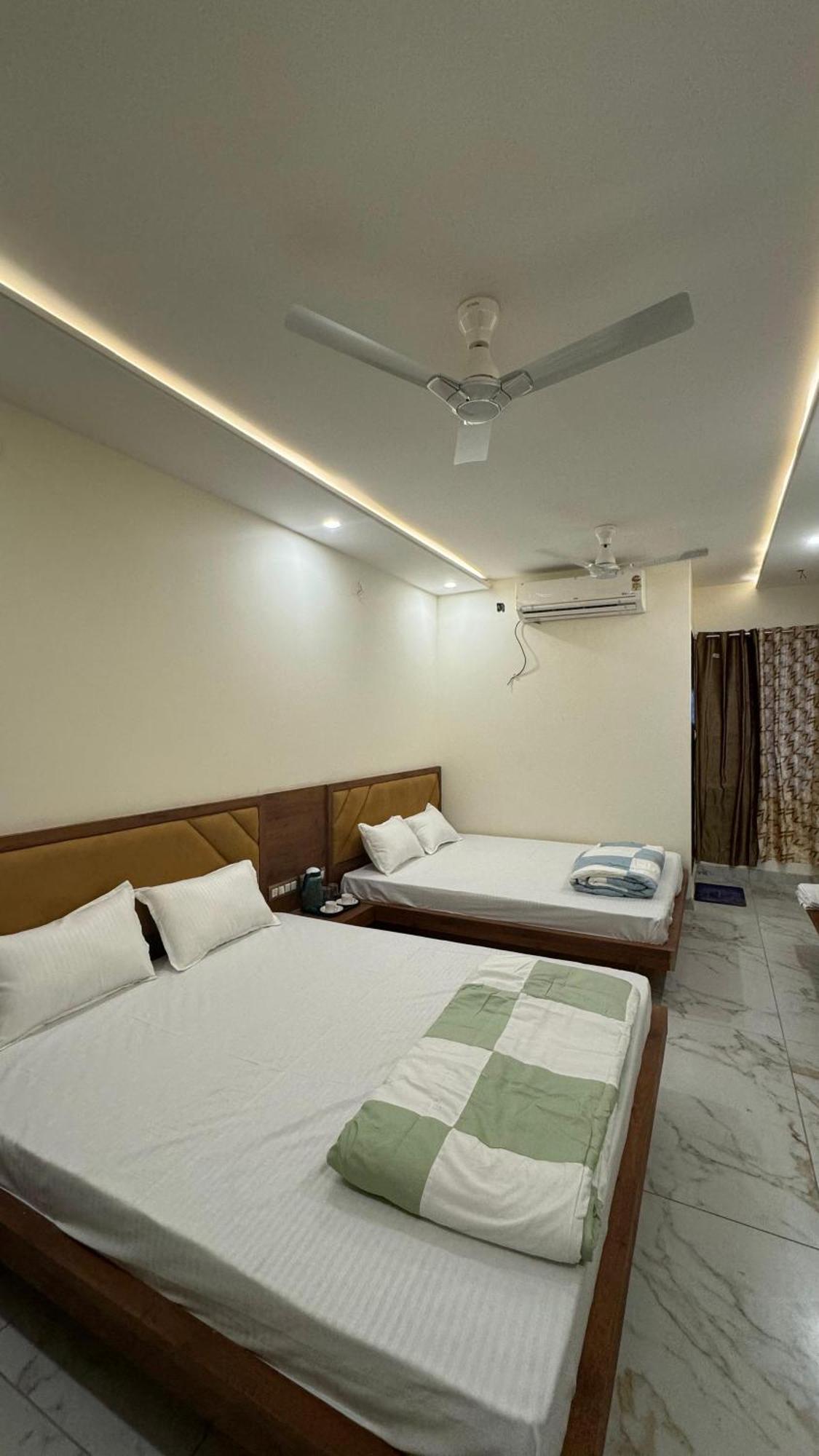 Hotel Prakasham Удджайн Экстерьер фото