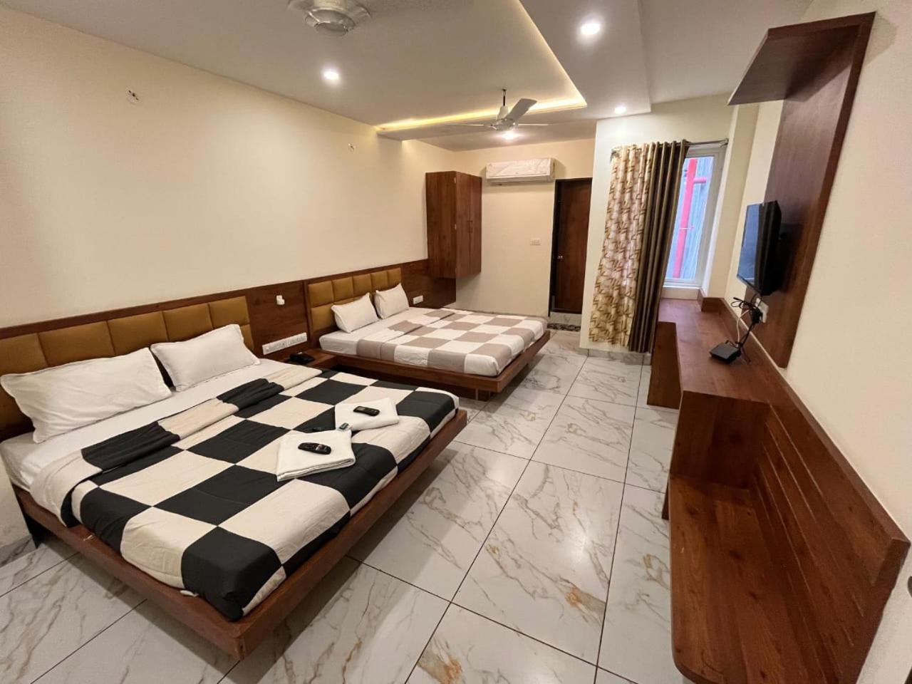 Hotel Prakasham Удджайн Экстерьер фото