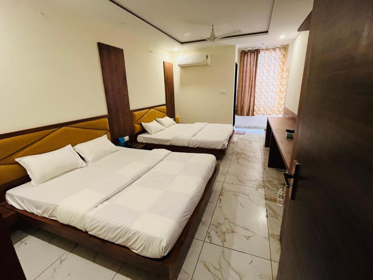 Hotel Prakasham Удджайн Экстерьер фото